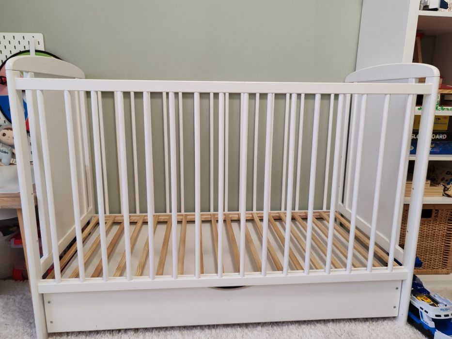 Patut din lemn alb Timmi cu sertar si bare detasabile