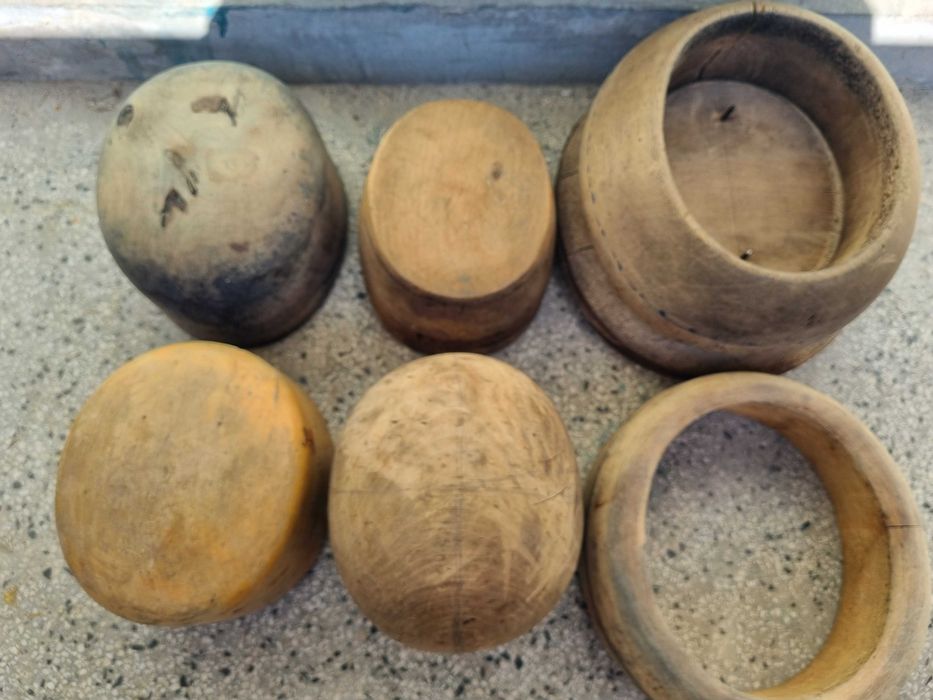Стари дървени калъпи за шапки