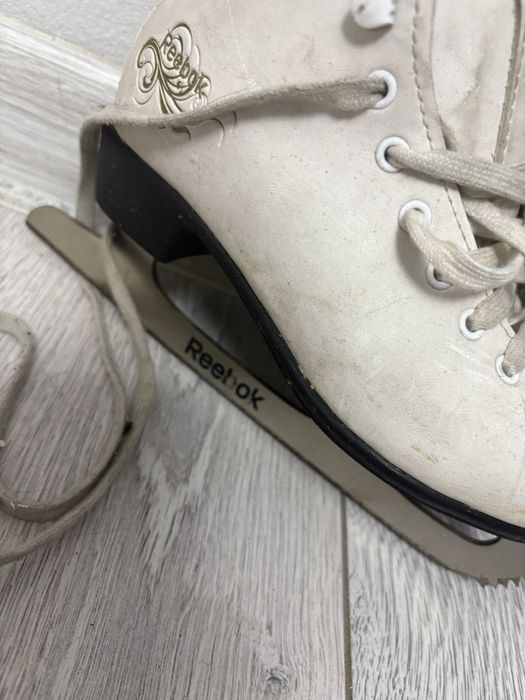 Детские коньки белые