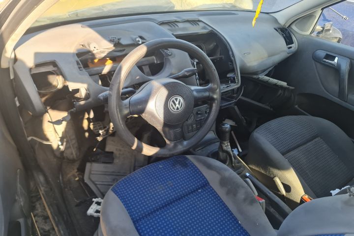 Lampa stop stanga pe aripa Volkswagen VW Polo a 3-a generatie 6N (fac