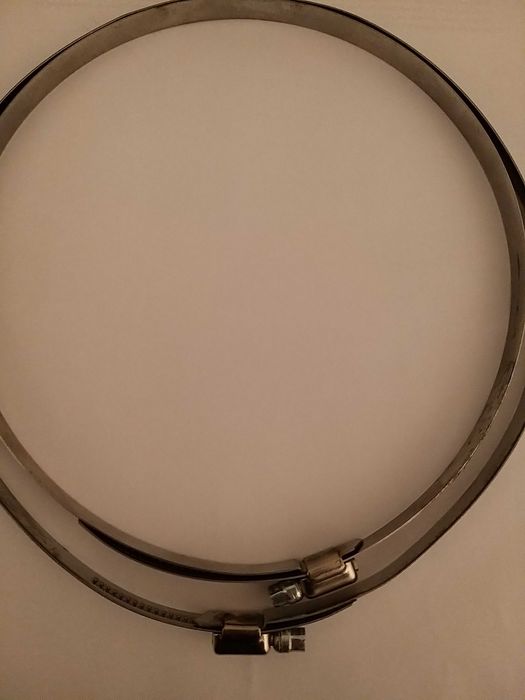 Шланг за сух костюм и водолазни принадлежности.