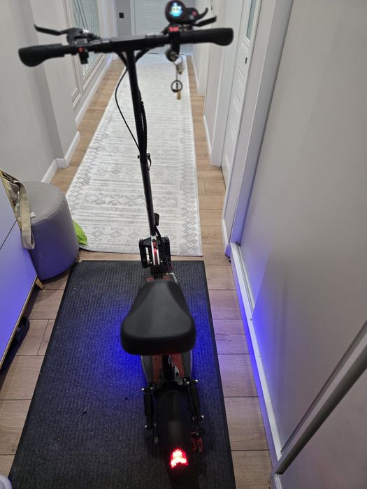 Продам электро самокат kugoo