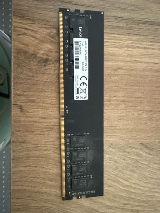 оперативная память DDR4 8 gb-2 шт 4 gb -1 шт все трое дам за 500.000