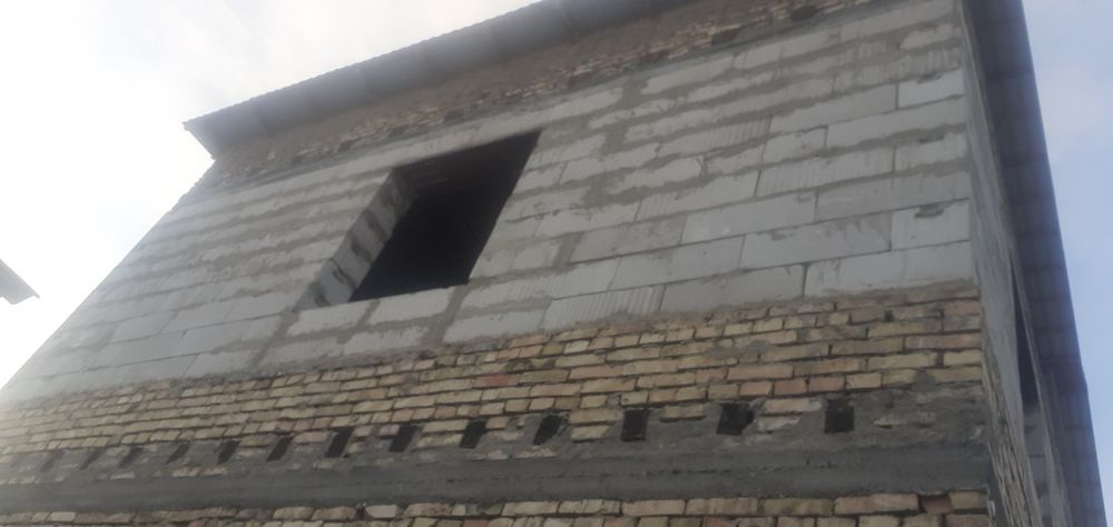 Продается двухэтажный недостроины дом