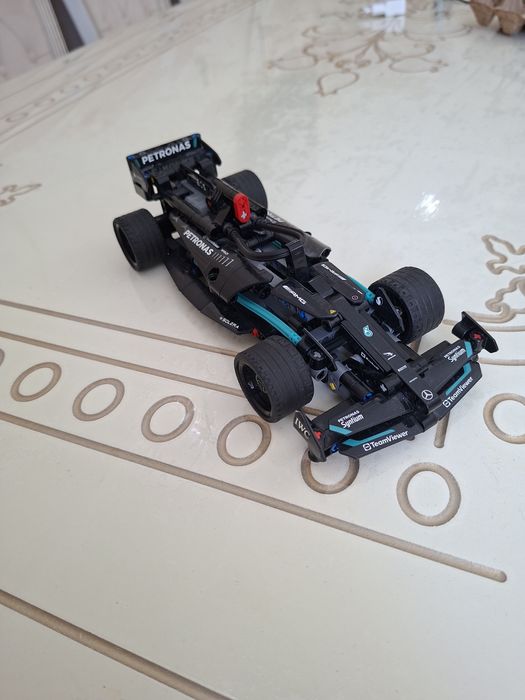 Продам лего F1 AMG