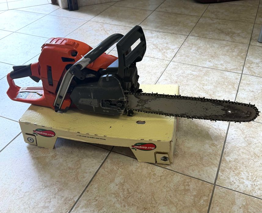 Продавам моторен трион Husqvarna 555 Professional / Цена: 320 евро