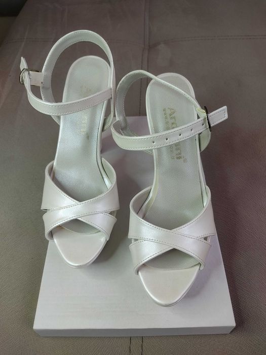 Булчинска рокля - ЧИСТО НОВА