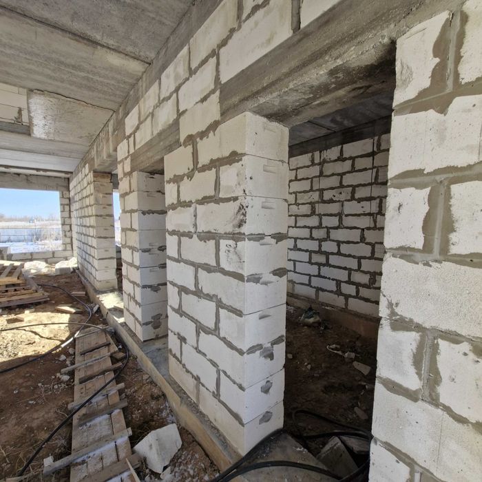 Продам участок с недостроенным домом в жероме