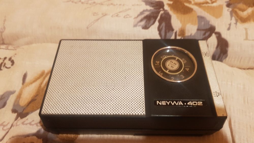 Radio de colecție rusesc pe tranzistori Neywa 402, funcțional