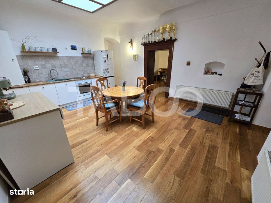 Apartament decomandat de vanzare cu pivnita in Centrul Istoric Sibiu