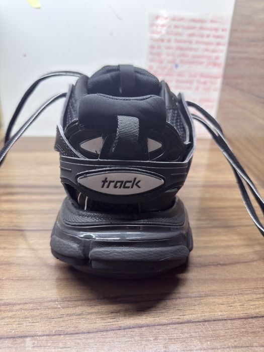 Balenciaga track 39