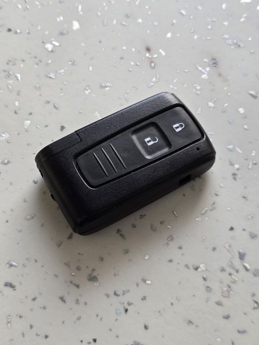 Cheie Toyota Prius 2 noua. Frecventa 533.  logo Negru, nu Argintiu.
