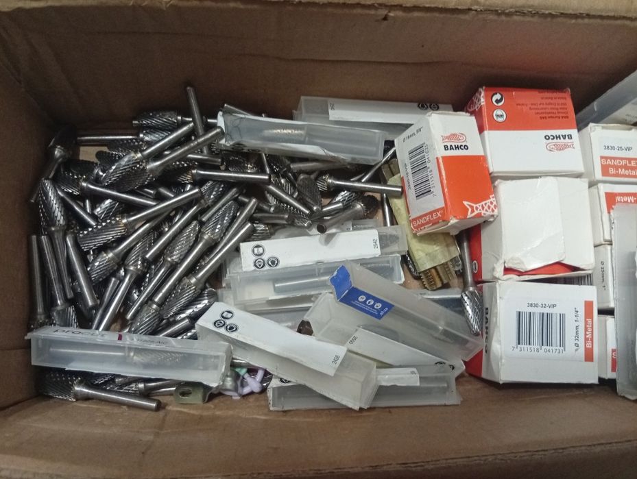 Carote metal bacho  si freze biax patenti unior ace de trasat cuple aer