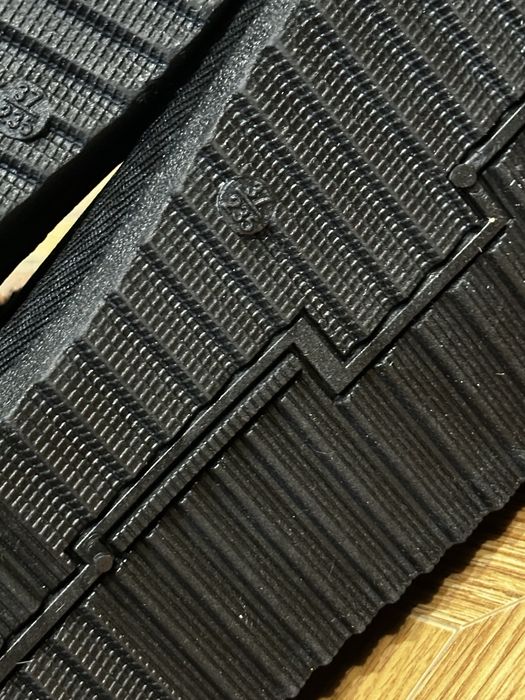 Продам уги на мальчика 35-36