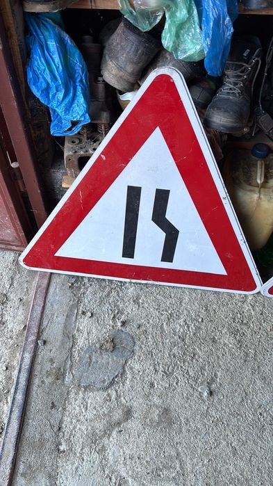 Semne de circulatie pentru drum in lucru