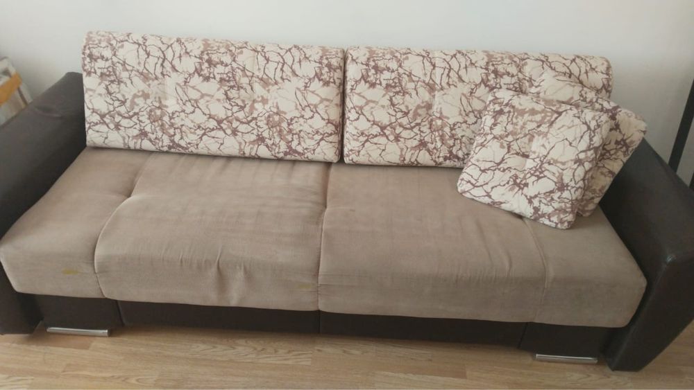 Диван срочно продаю