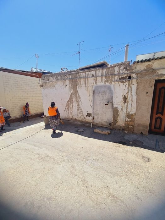 Срочно продается ховли 0.6сотка 2комнаты,средний ремонт,на комил гости