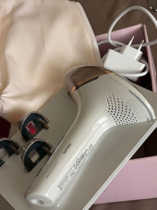 Фотоепилатор Philips lumea Bri956