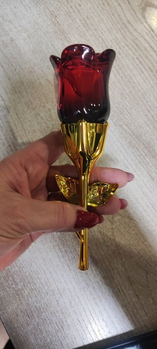 Женский парфюм роза