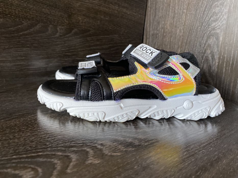 Сандали на девочку новые