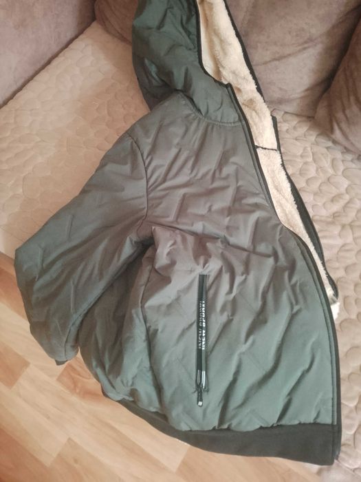 Продам куртку новую
