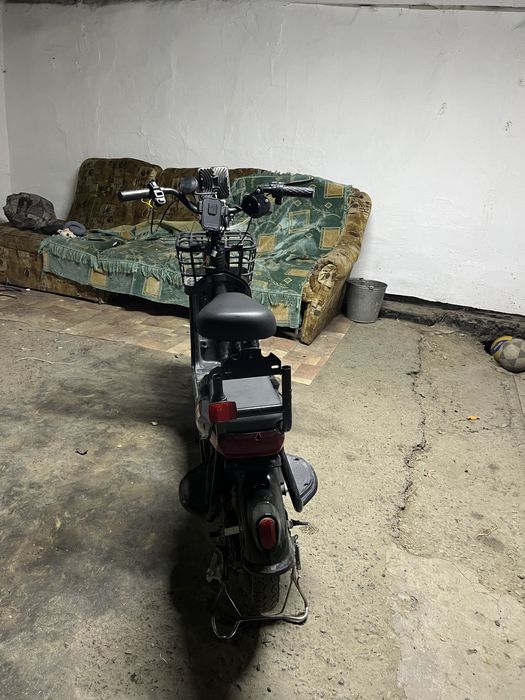 Продам скутер ск8