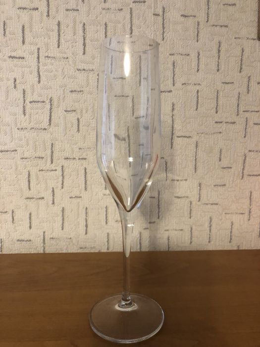 Чаши за шампанско,вино,уиски,бира.