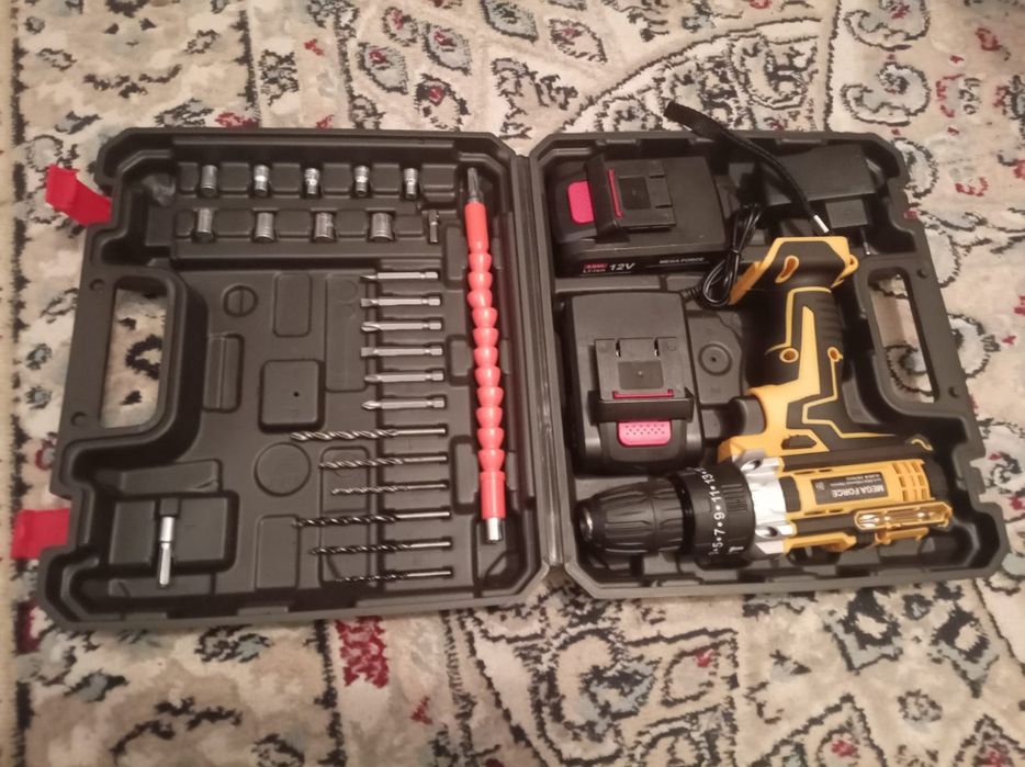 Шуруповерт новый