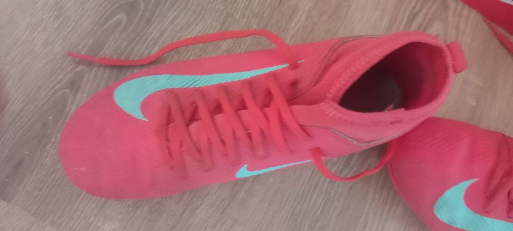Vand ghete nike de fotbal cu crampoane