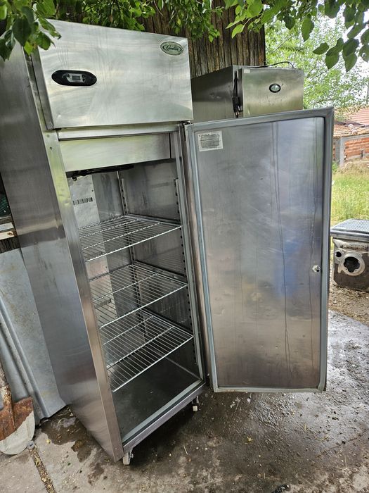 Хладилни Шкафове вертикални Ми-носови и Плю-сови Юнокс 500 литра