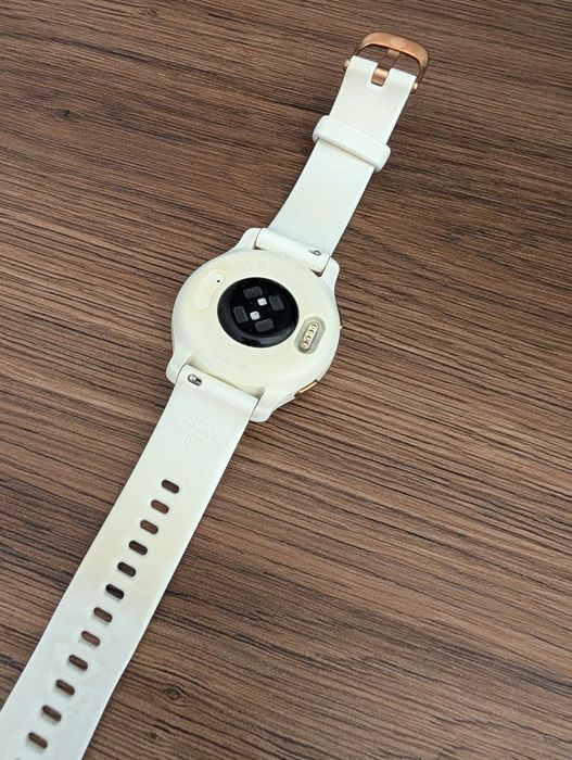Garmin Venu 2S Ramă rose gold din oţel inoxidabil, carcasă albă şi bră