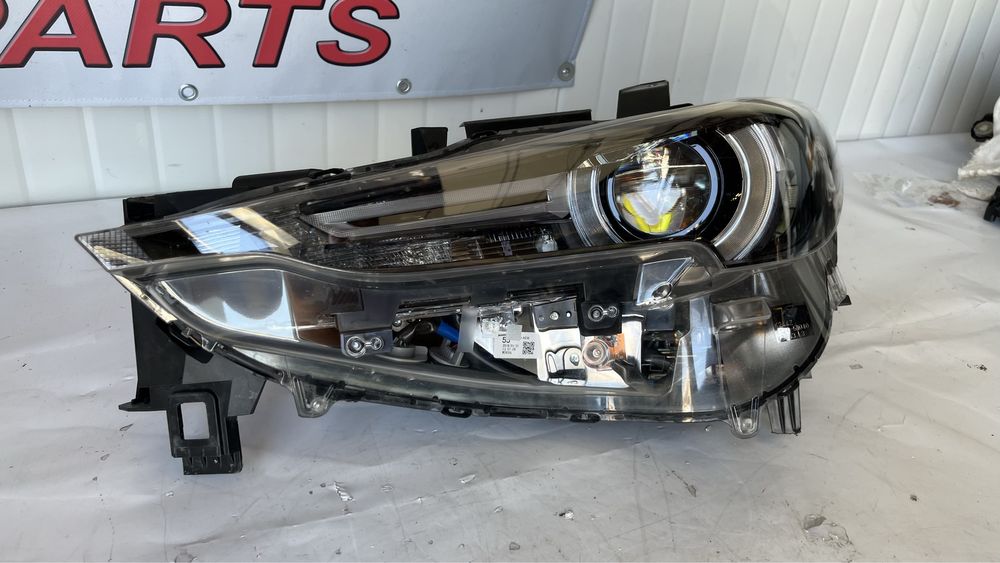 3 броя десен и 1 брой ляв фар Mazda CX-5 2017-