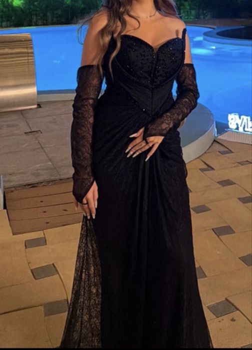 Rochie lunga eleganta cu corset si manusi din dantela