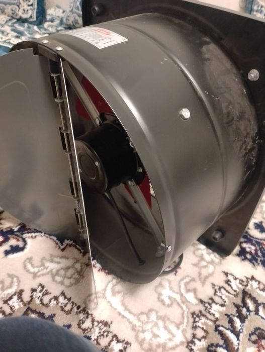 Issiqxona va molxona uchun havo tortuvchi parrak.