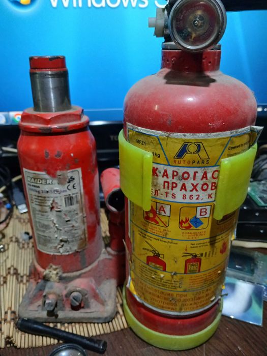 Продавам неща за кола накуп