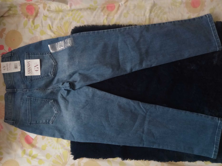 Blugi dama noi cu eticheta