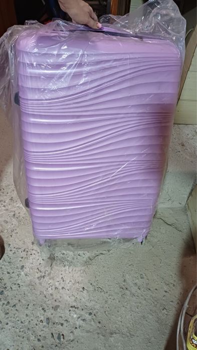 Чемодан абсолютно новый