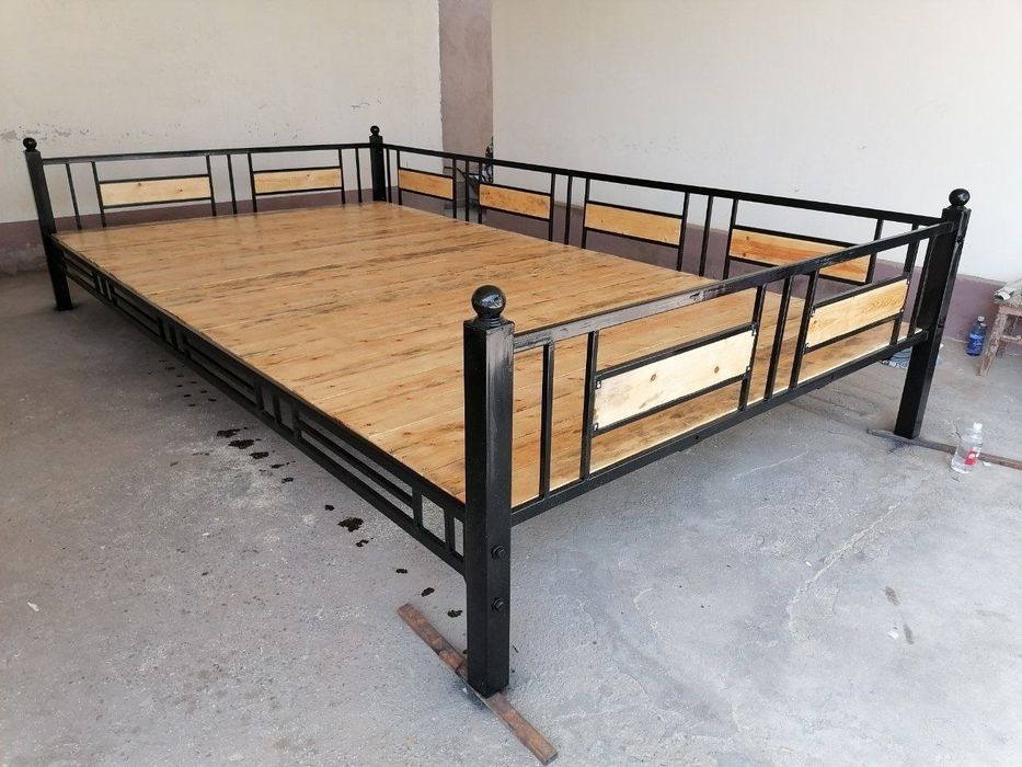 Tapchan(so'ri) va oilaviy stol stul