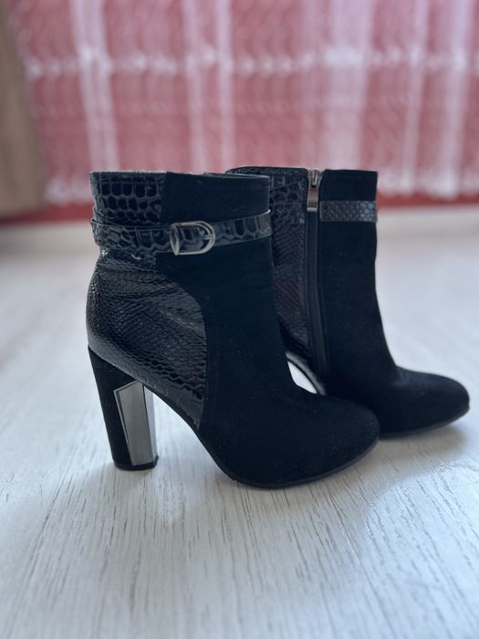 Дамски боти на ток