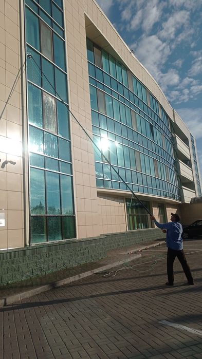 Мойка витражей и окон  в Астане