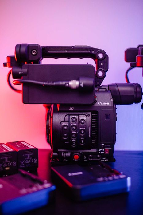 2x Canon C200 Cinema camera ( Pret redus pentru 2 saptamani)