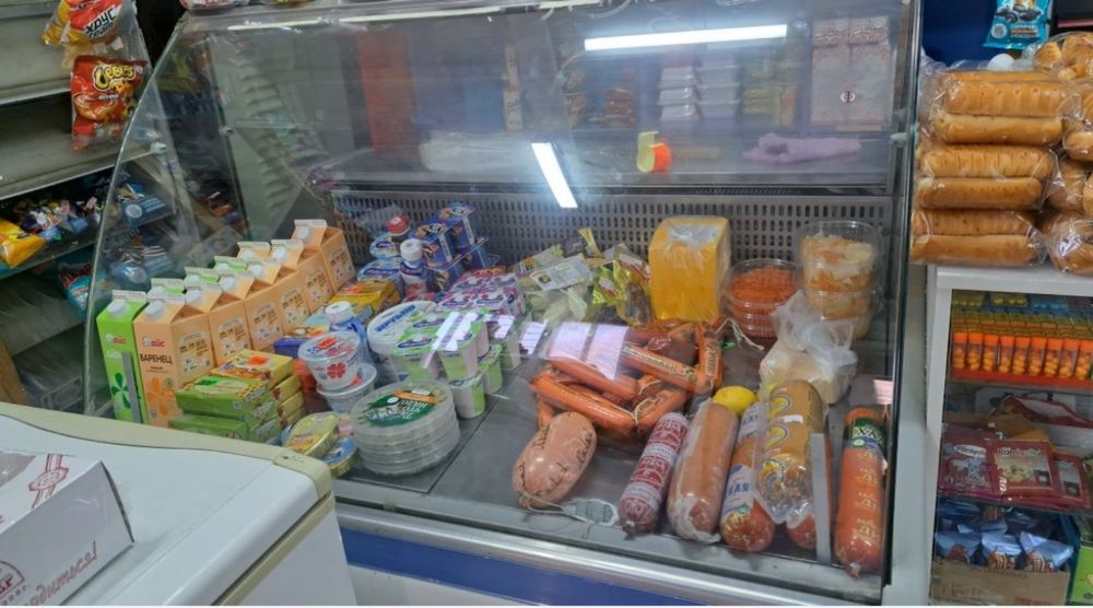 Срочно продам рабочий витринный  холодильник