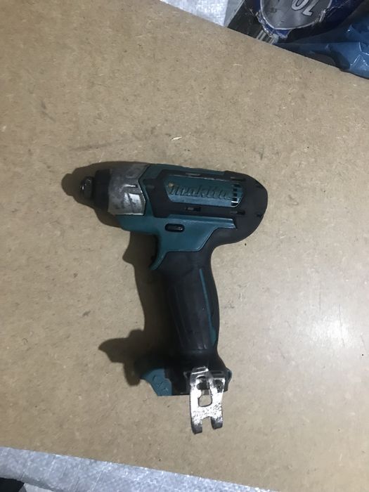 Masina insurubat Makita TD 110D 10,8v incompleta