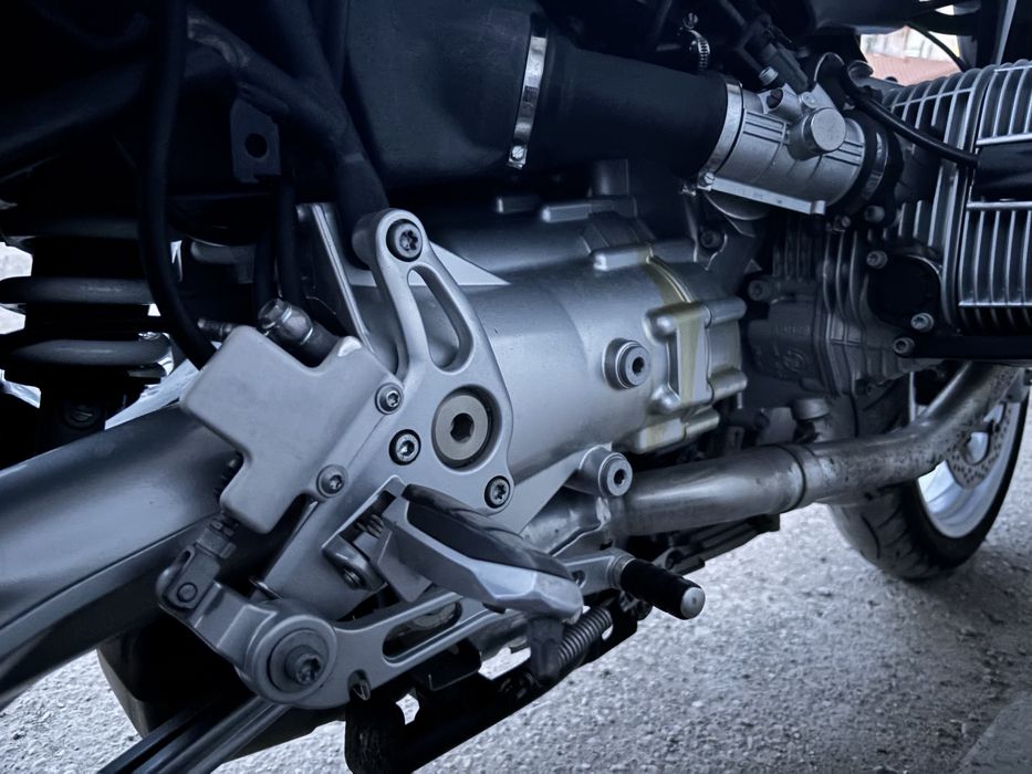 BMW R850r.
