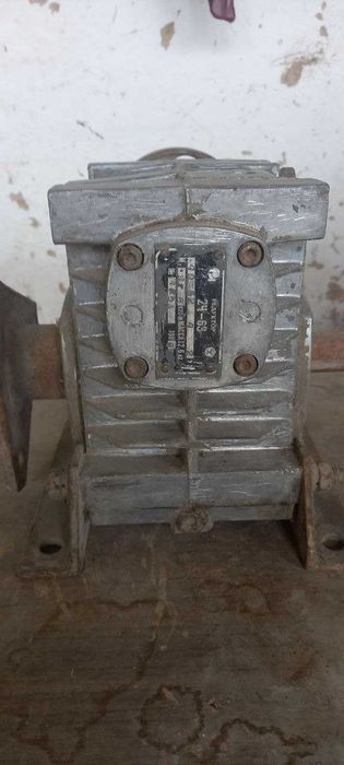 редуктор с полмуфтой