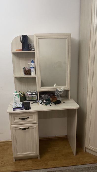 Продам шкаф и туалетный столик