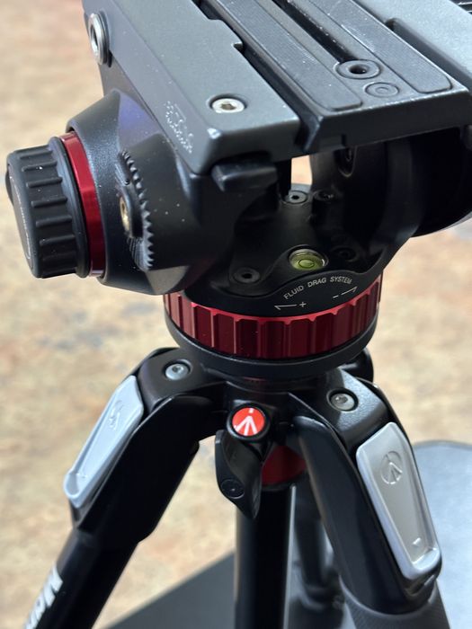 Продаю штатив Manfrotto
