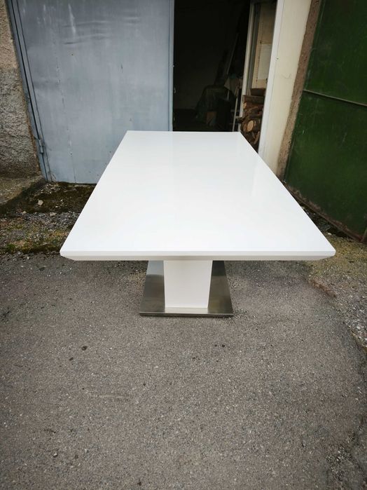 Разтегаема маса за шест стола