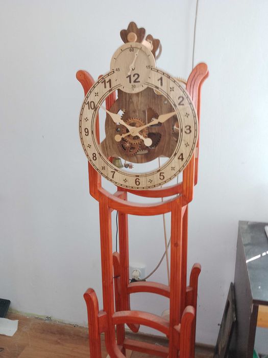 Стенен часовник от дърво