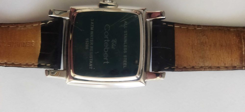 Продавам швейцарски оригинален часовник " Cortebert "